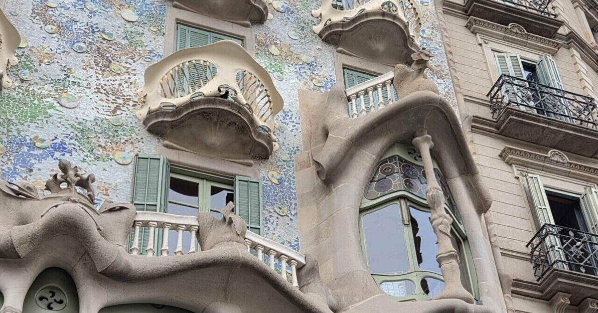 Let’s Go Look Around Gaudí Architecture